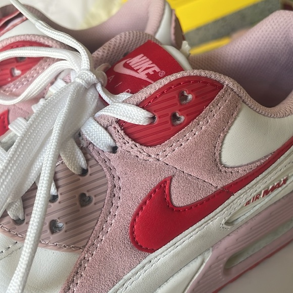 Nike Air Max 90 - Valentines Day (2021) - Picture 2 of 8